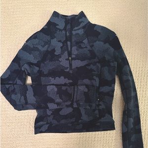 Lululemon size 2 cropped half zip